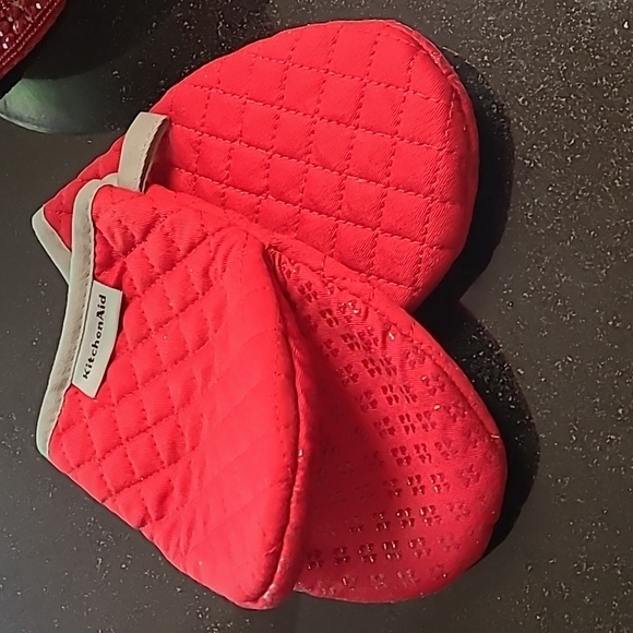 KitchenAid Mini Mitts - Picture 2 of 7